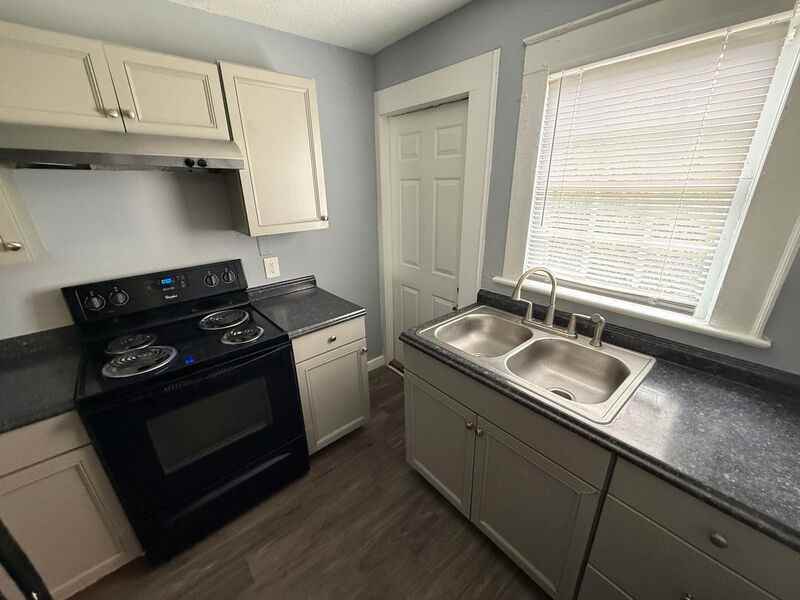 1127 West Blvd - Photo 4 of 7