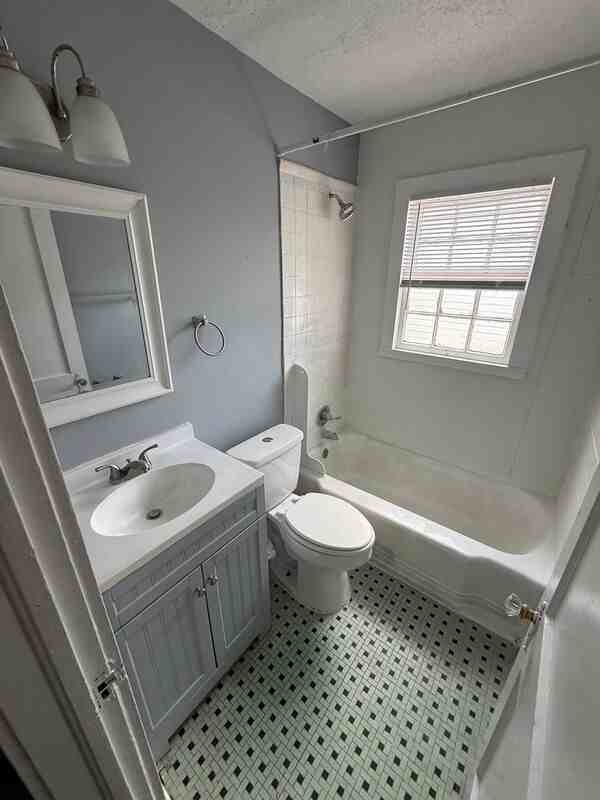 1127 West Blvd - Photo 7 of 7