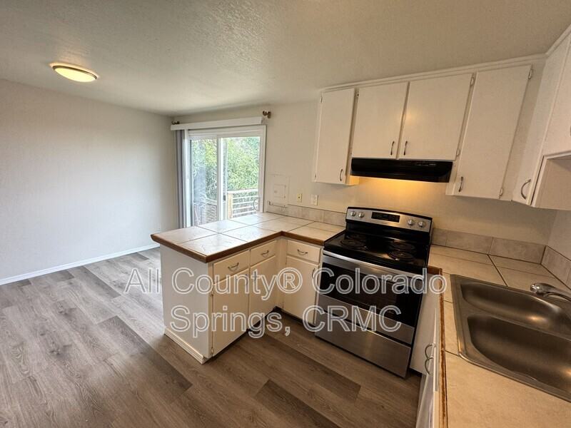 1237 Chiricahua Dr - Photo 4 of 28