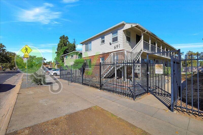 691 El Camino Ave #6 - Photo 3 of 9