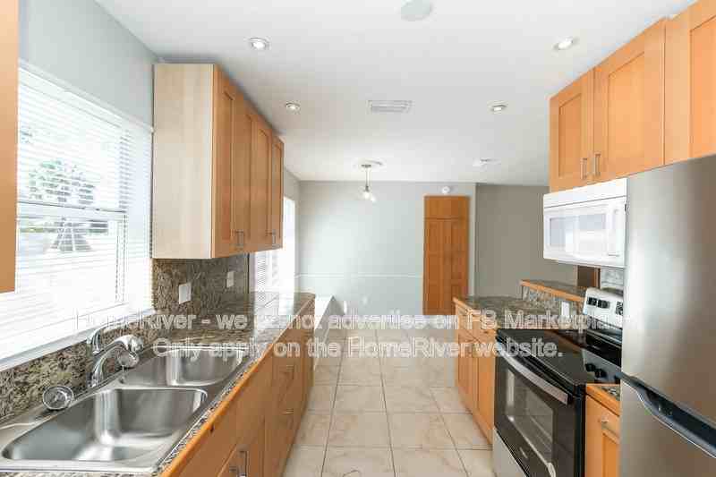 1628 Arizona Ave Ne - Photo 3 of 19