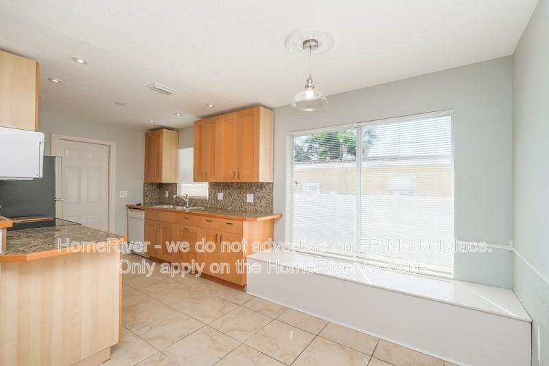 1628 Arizona Ave Ne - Photo 4 of 19