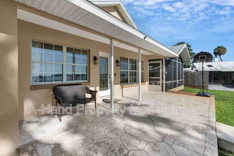 606 N Shore Dr - Photo 3 of 48