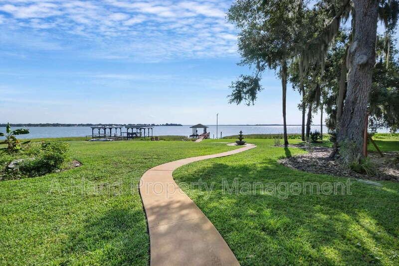 606 N Shore Dr - Photo 4 of 48