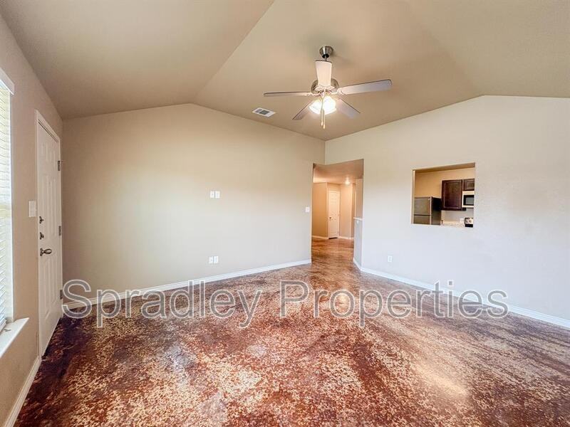 1008 Llano Ct Apt B - Photo 2 of 14
