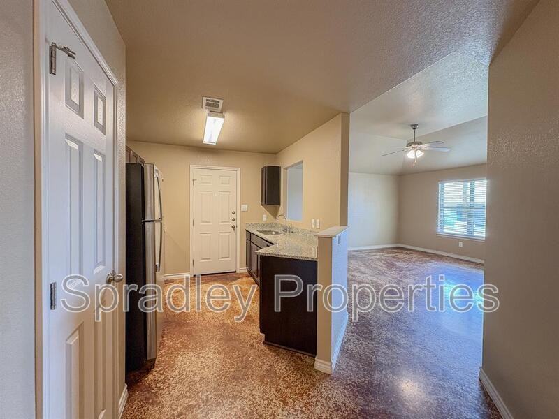 1008 Llano Ct Apt B - Photo 3 of 14