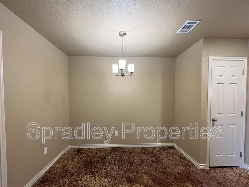 1008 Llano Ct Apt B - Photo 5 of 14