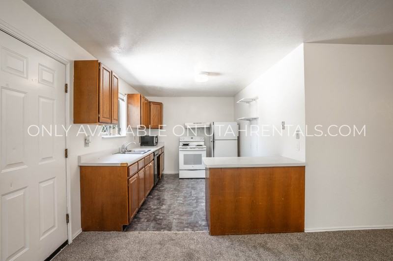 131 E St #3 - Photo 5 of 19