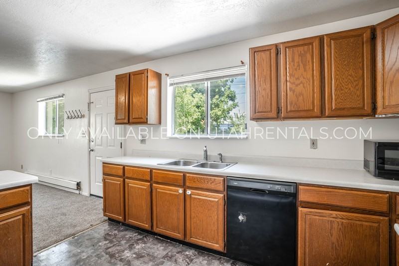 131 E St #3 - Photo 6 of 19