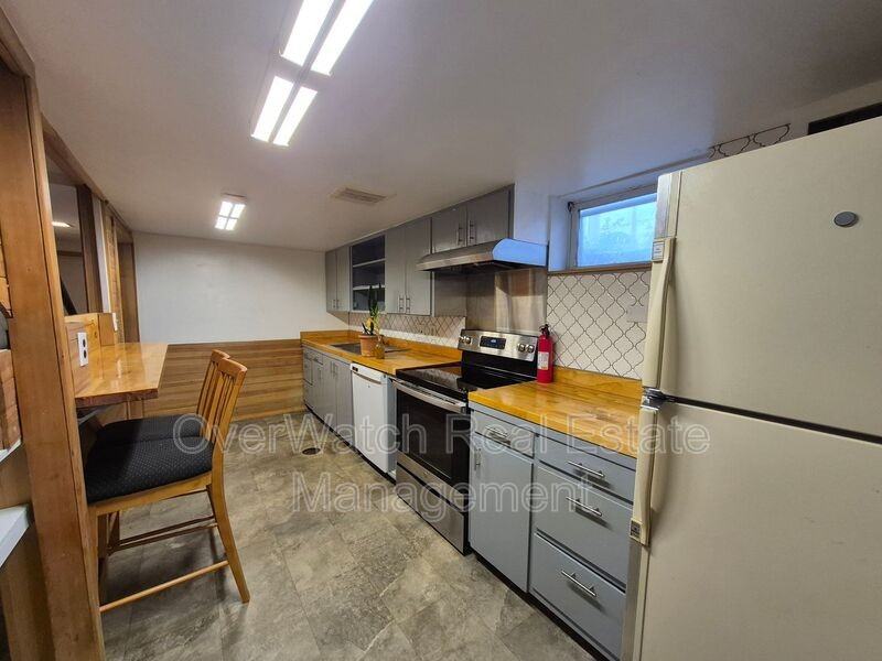 1403 Valarian St #B - Photo 6 of 11