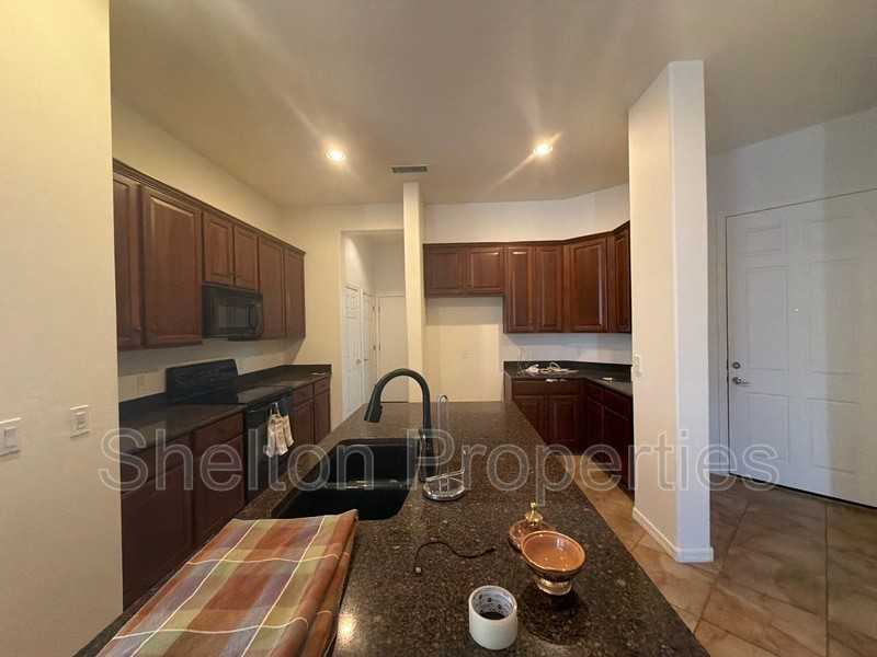 25207 W Centre Ave - Photo 2 of 16