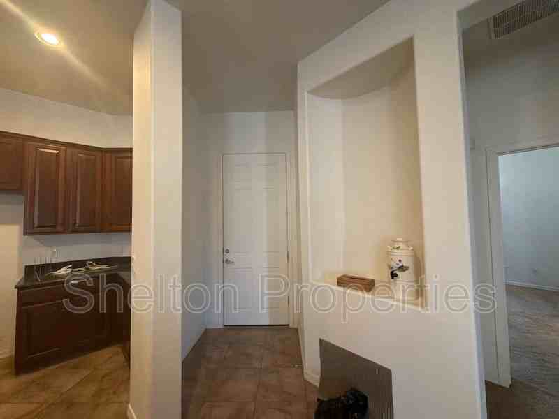 25207 W Centre Ave - Photo 3 of 16