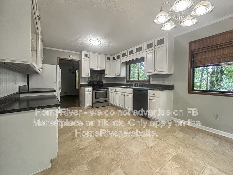 2551 Hunton Ct Ne - Photo 3 of 17