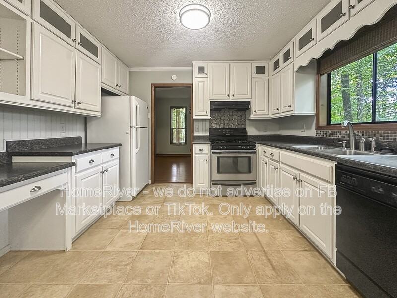 2551 Hunton Ct Ne - Photo 7 of 17