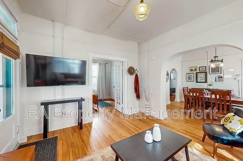 219 Stover Ave Sw - Photo 3 of 18