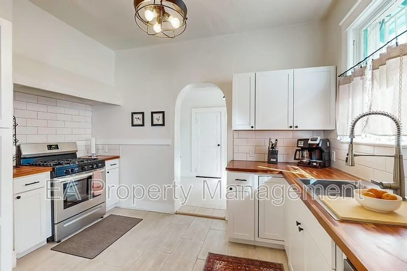 219 Stover Ave Sw - Photo 6 of 18