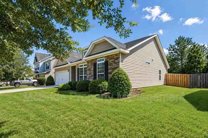 5040 Nokesville Cir - Photo 3 of 17