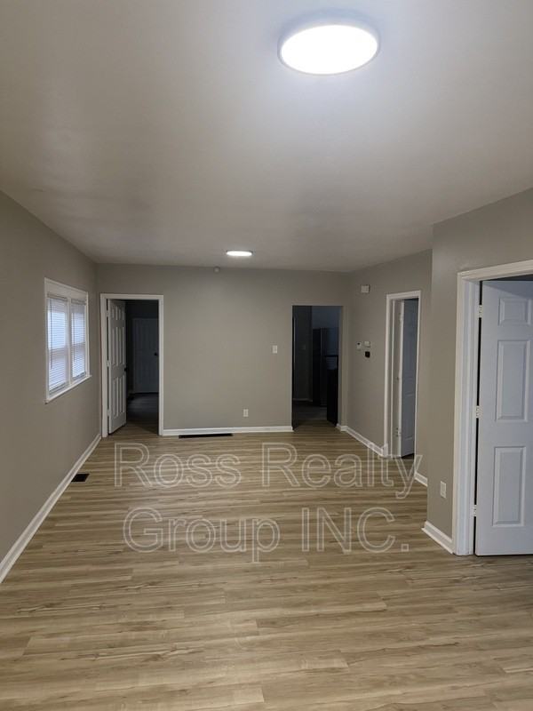 442 Walbridge Ave - Photo 3 of 6
