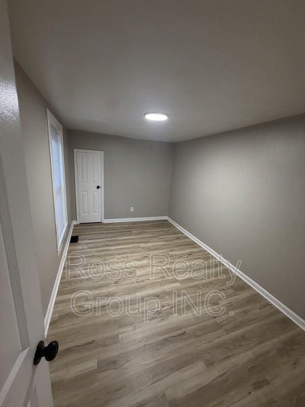 442 Walbridge Ave - Photo 5 of 6