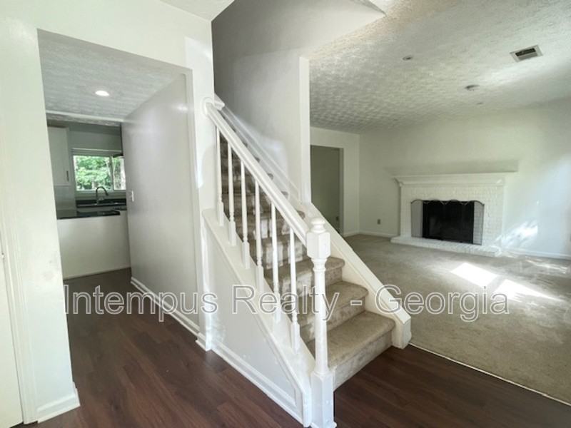 10440 Virginia Pine Ln - Photo 3 of 32