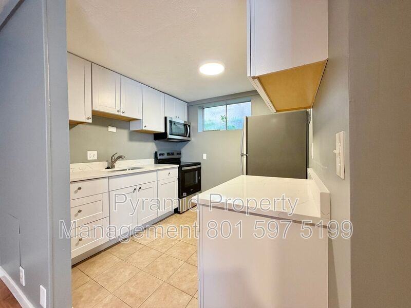 353 S St #D - Photo 4 of 11