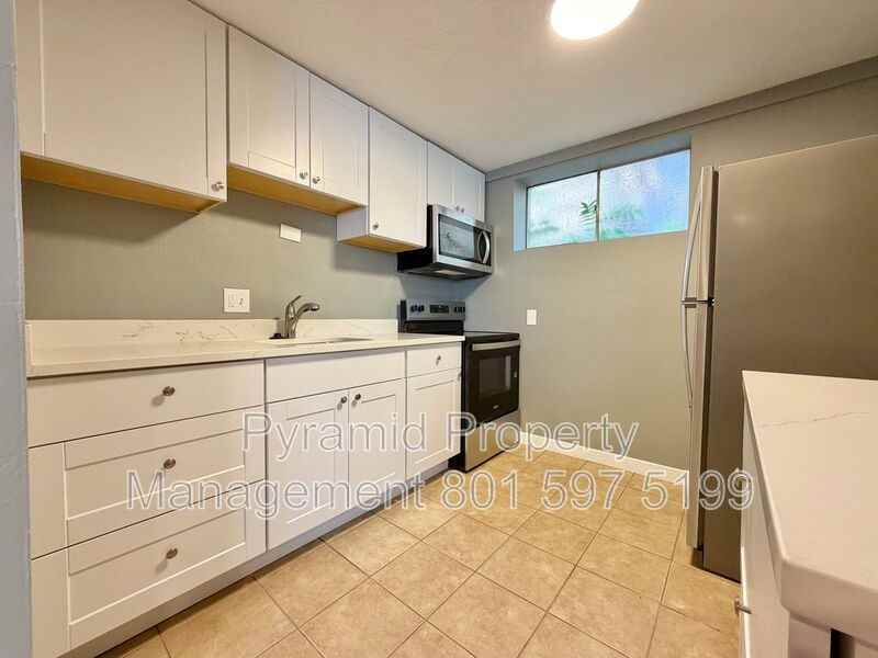 353 S St #D - Photo 5 of 11