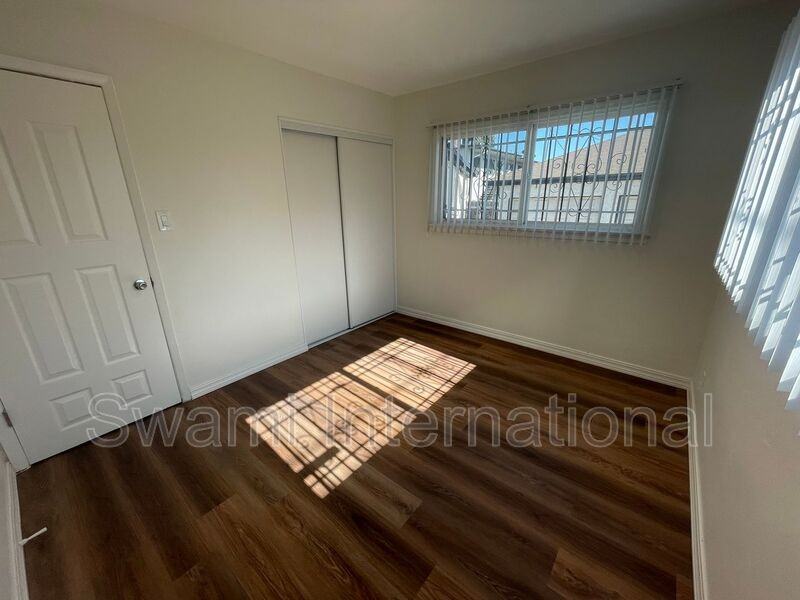 724 W 80th St - Photo 7 of 24