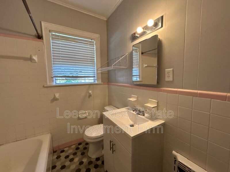 225 E Elmwood St - Photo 6 of 15