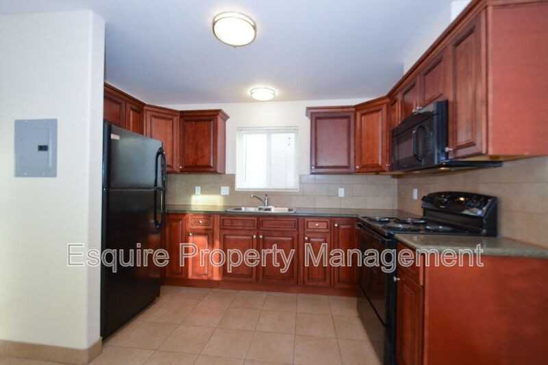 1263 S Oxnard Blvd #2 - Photo 3 of 5