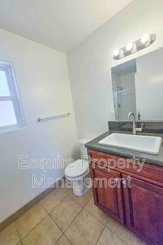 1263 S Oxnard Blvd #2 - Photo 4 of 5