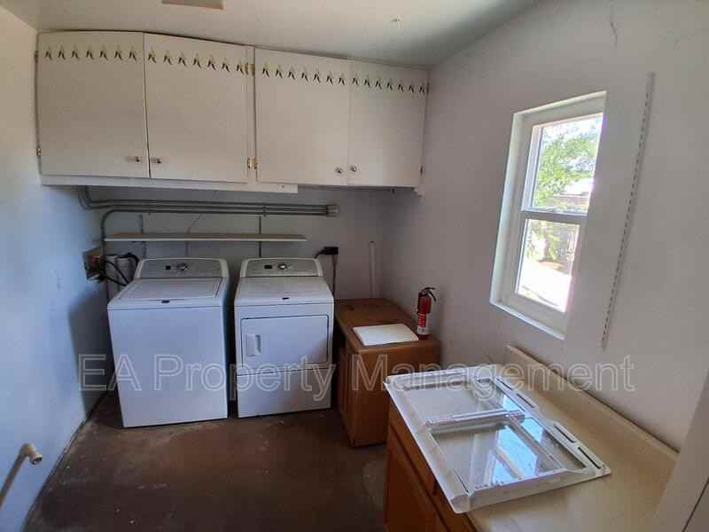 8910 Fairbanks Rd Ne - Photo 4 of 10