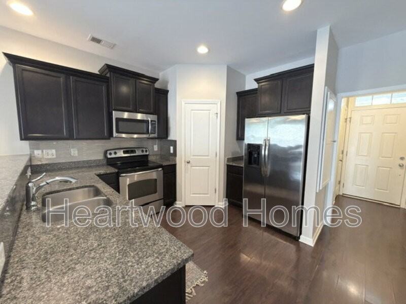 205 Canal Place Dr - Photo 2 of 43