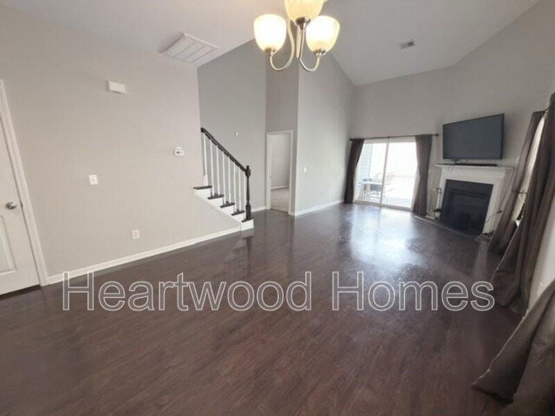 205 Canal Place Dr - Photo 4 of 43