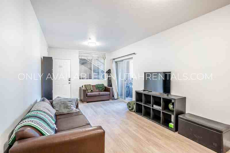 884 En #E2-1 - Photo 2 of 27