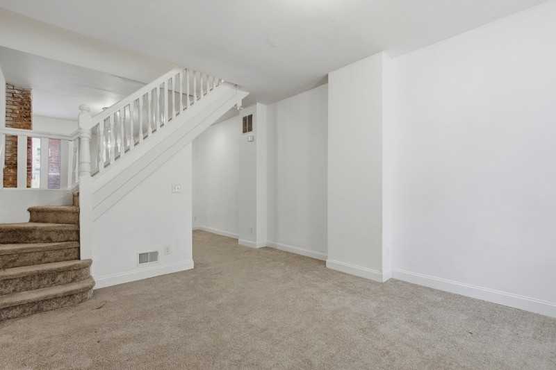 2546 W Baltimore St - Photo 2 of 21