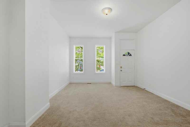 2546 W Baltimore St - Photo 3 of 21