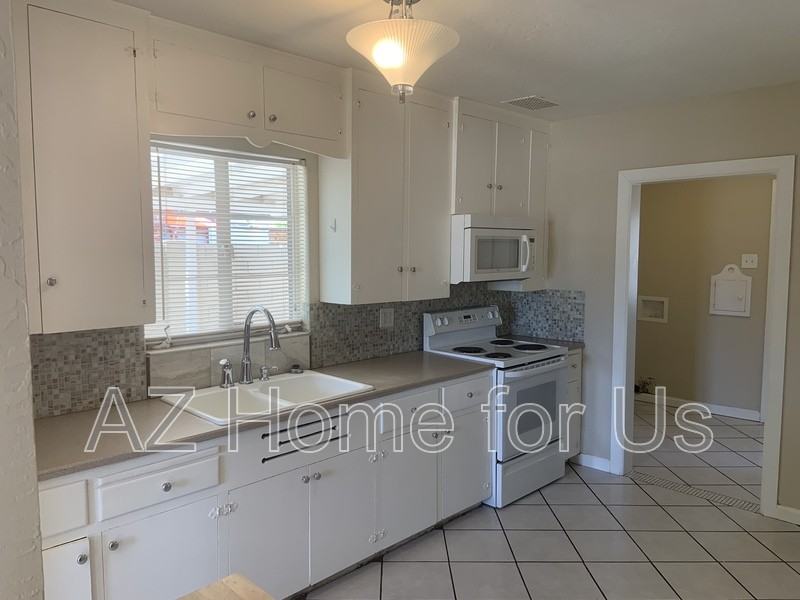 1722 W Osborn Rd - Photo 5 of 10