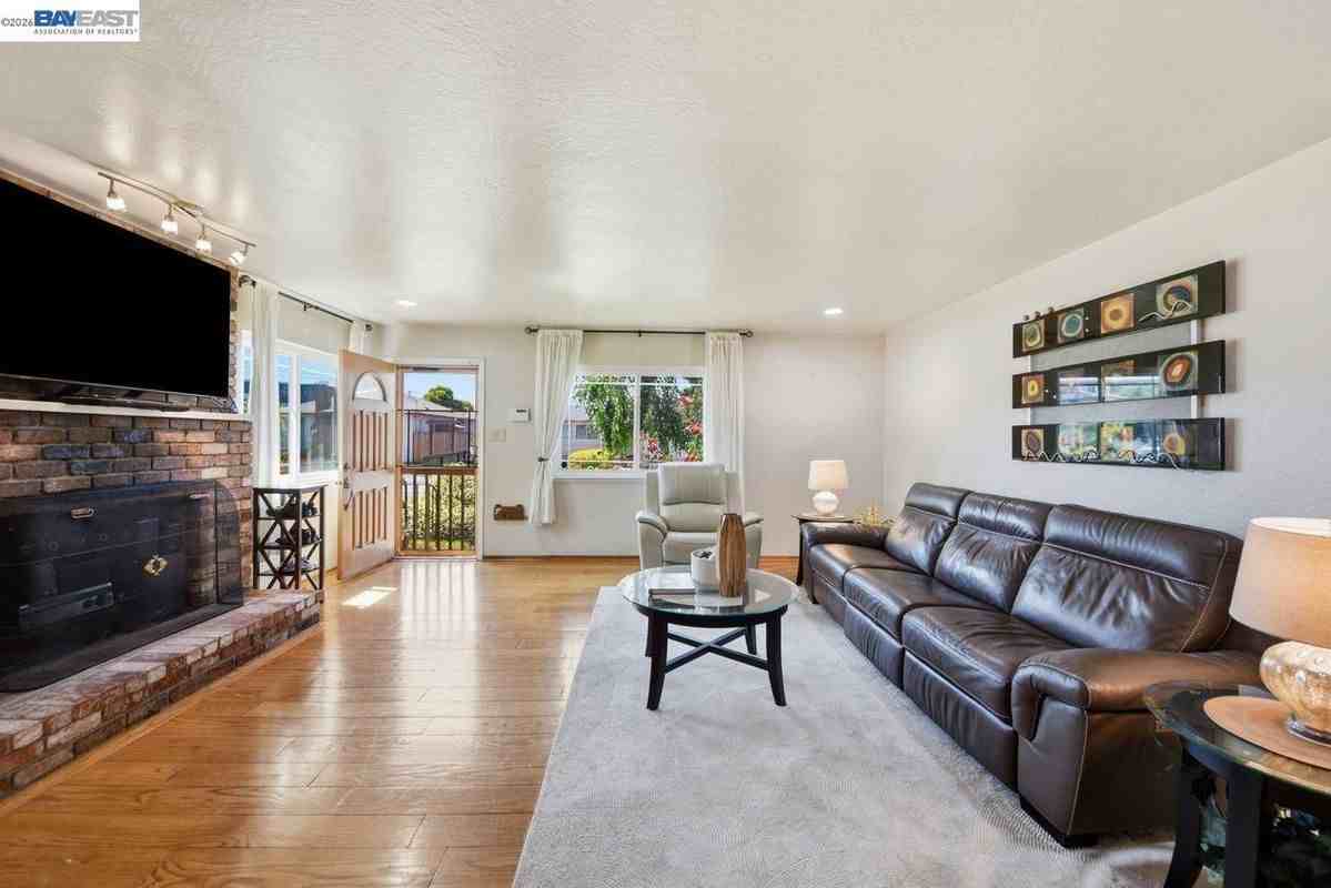 1522 Dennis Ave - Photo 3 of 17