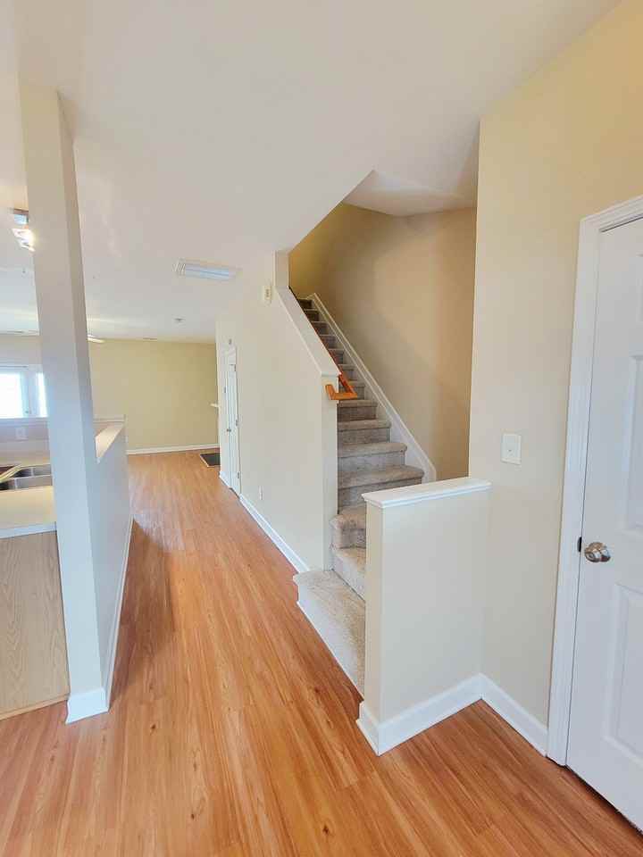 8327 Glenwood Springs Ct - Photo 3 of 47
