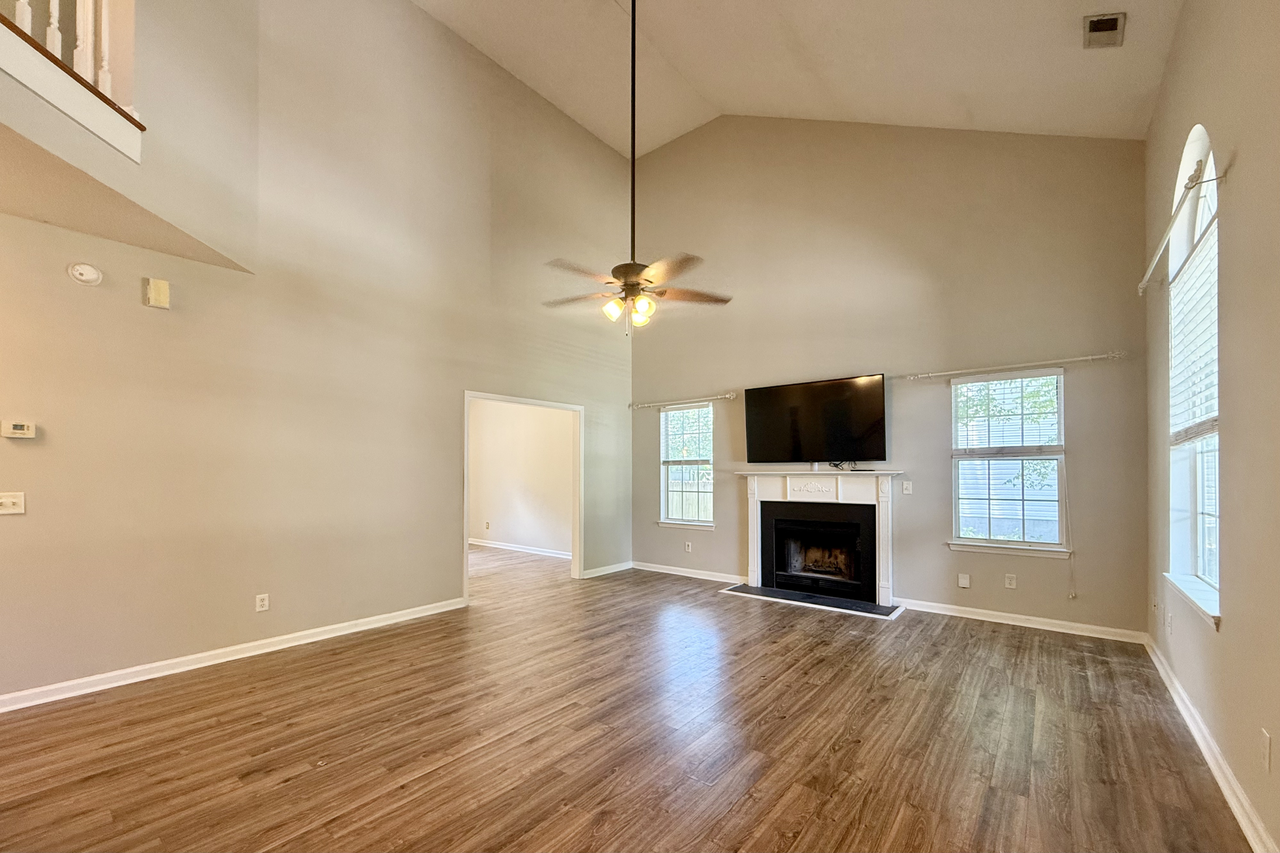 102 Adthan Cir - Photo 3 of 36