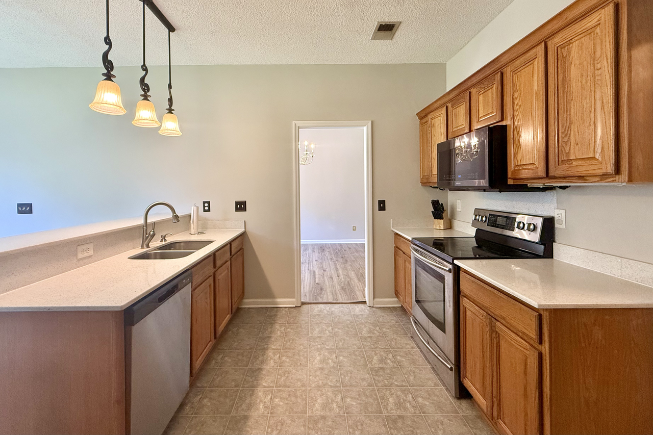 102 Adthan Cir - Photo 5 of 36