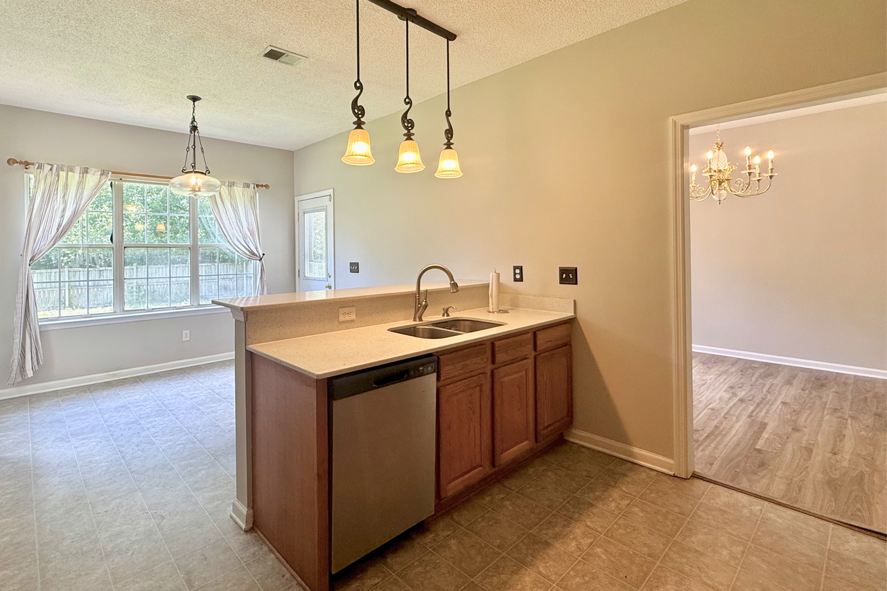 102 Adthan Cir - Photo 7 of 36