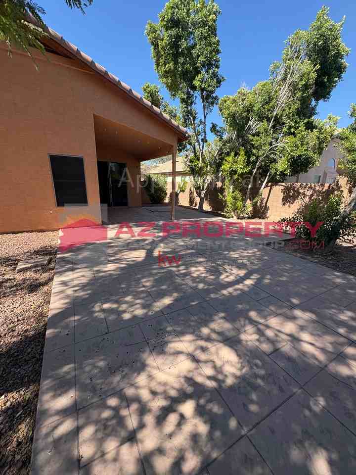 15745 W Latham St - Photo 2 of 23