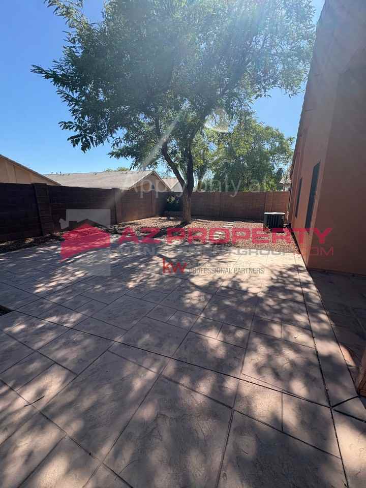 15745 W Latham St - Photo 4 of 23