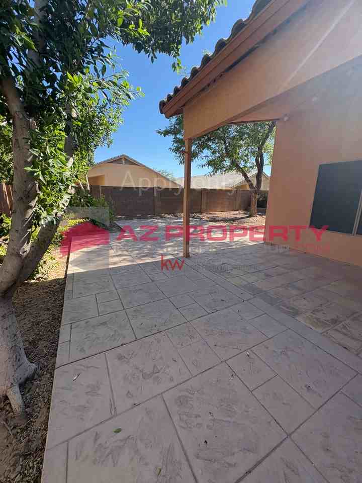 15745 W Latham St - Photo 6 of 23