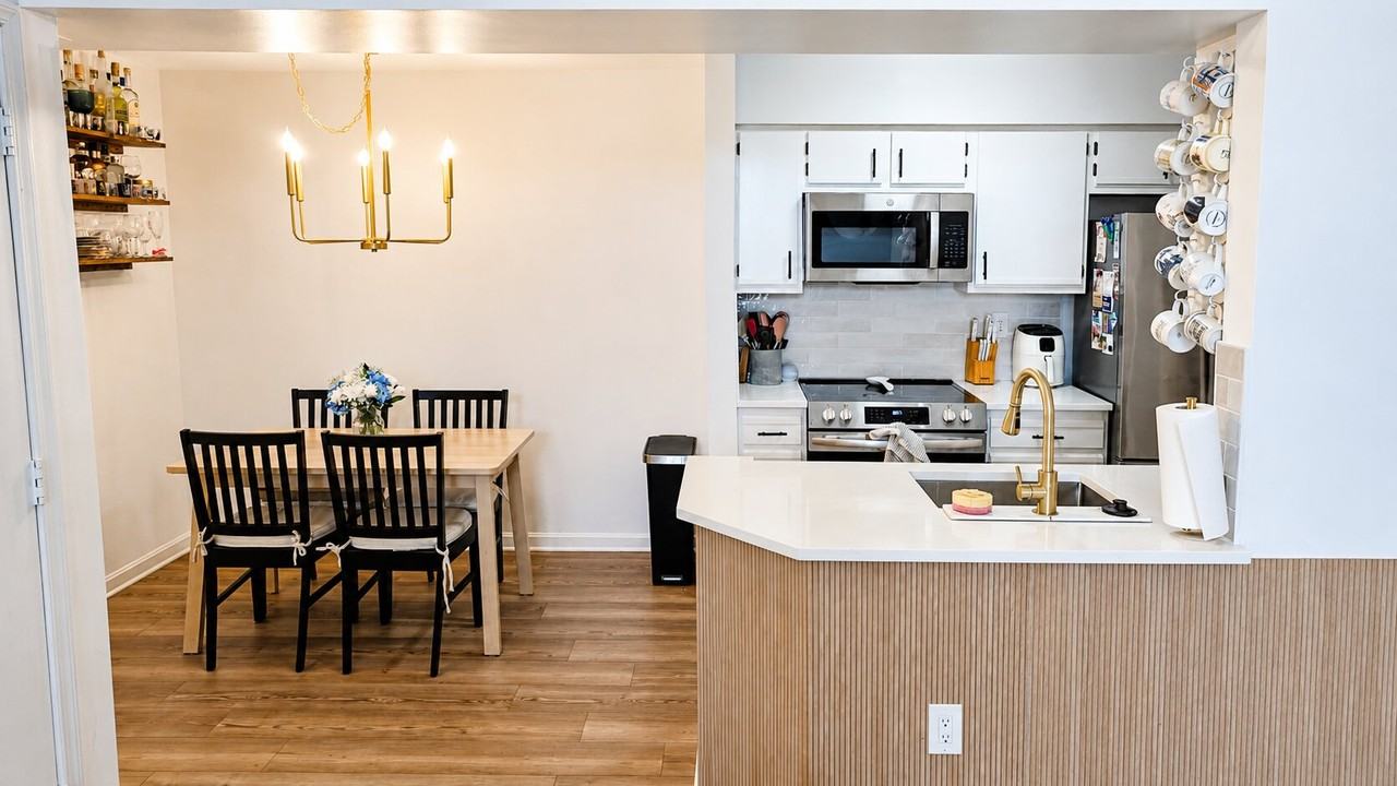 6904 Victoria Dr #L - Photo 6 of 16