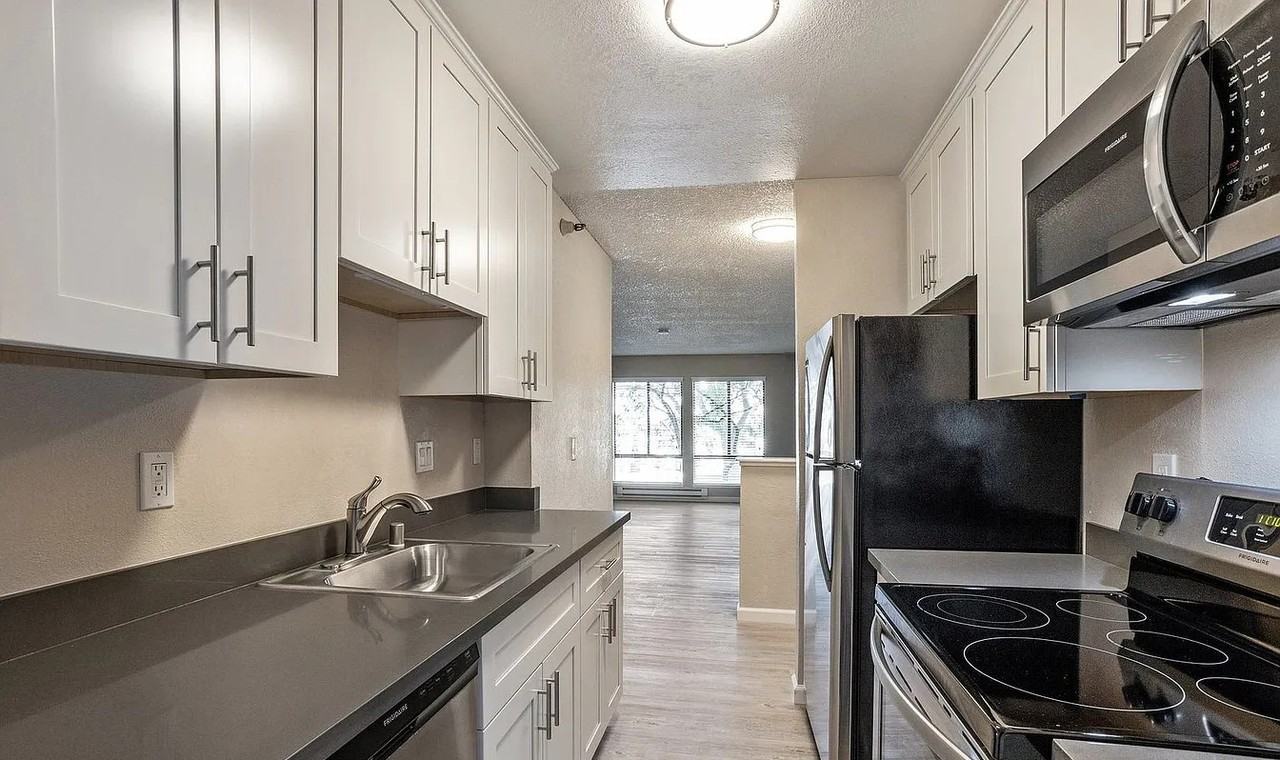 240 N Bayshore Blvd #101 - Photo 2 of 9