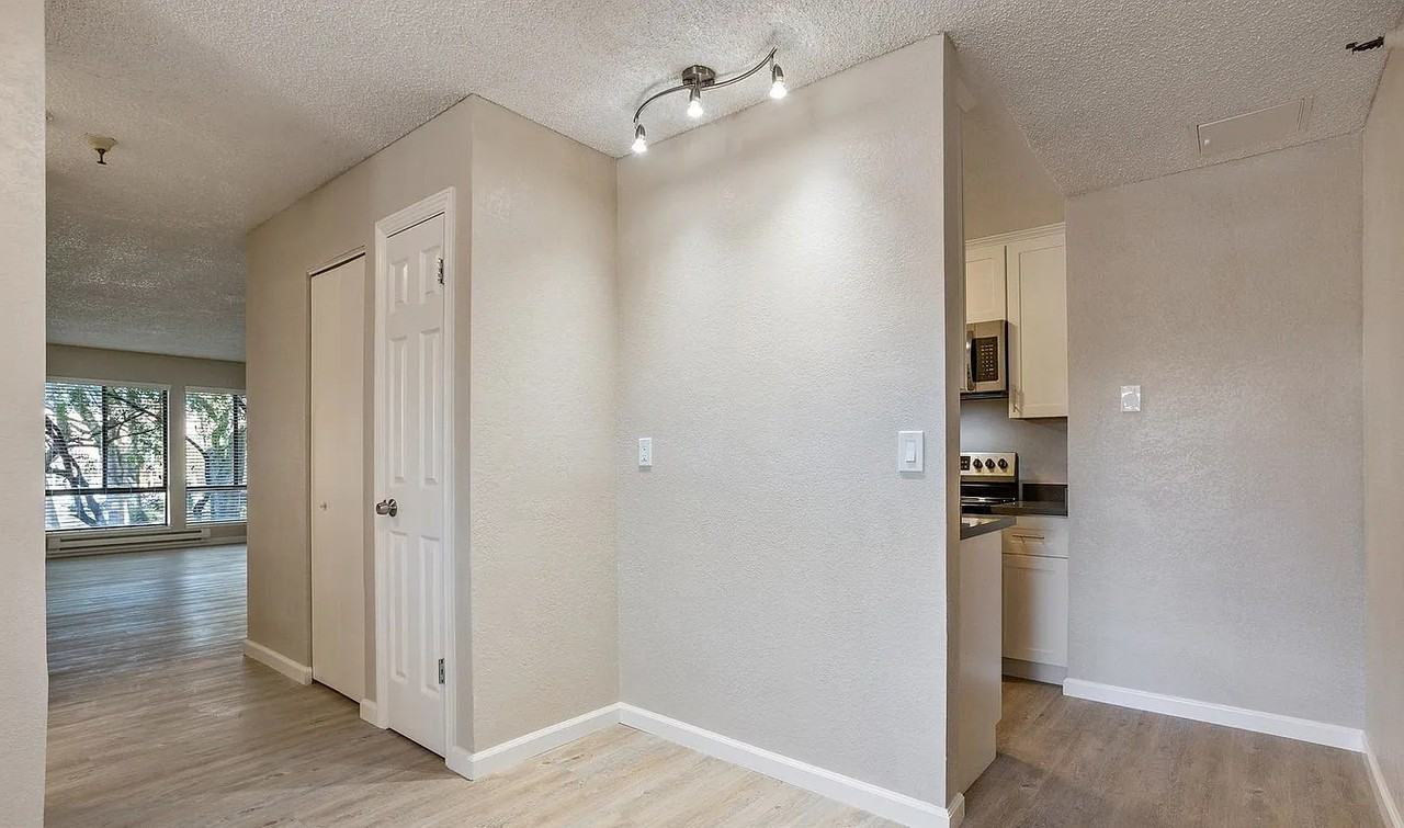 240 N Bayshore Blvd #101 - Photo 5 of 9