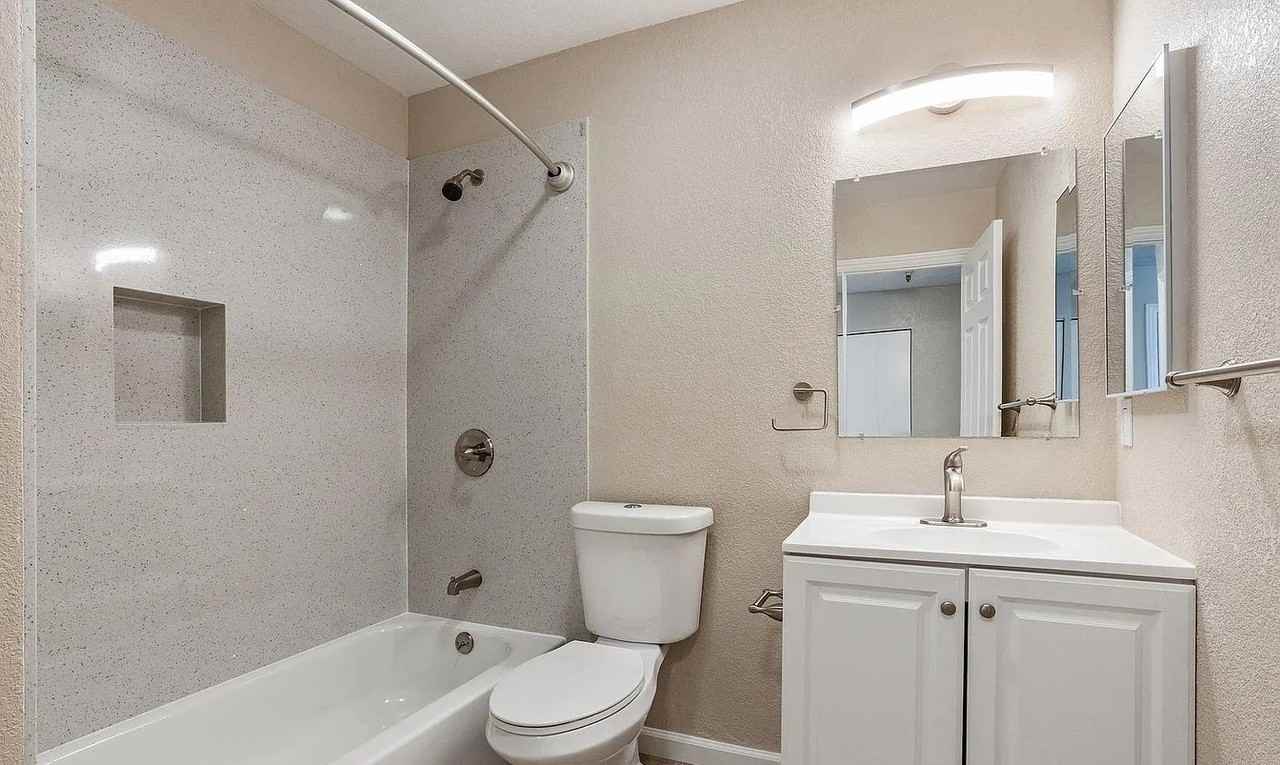 240 N Bayshore Blvd #101 - Photo 7 of 9