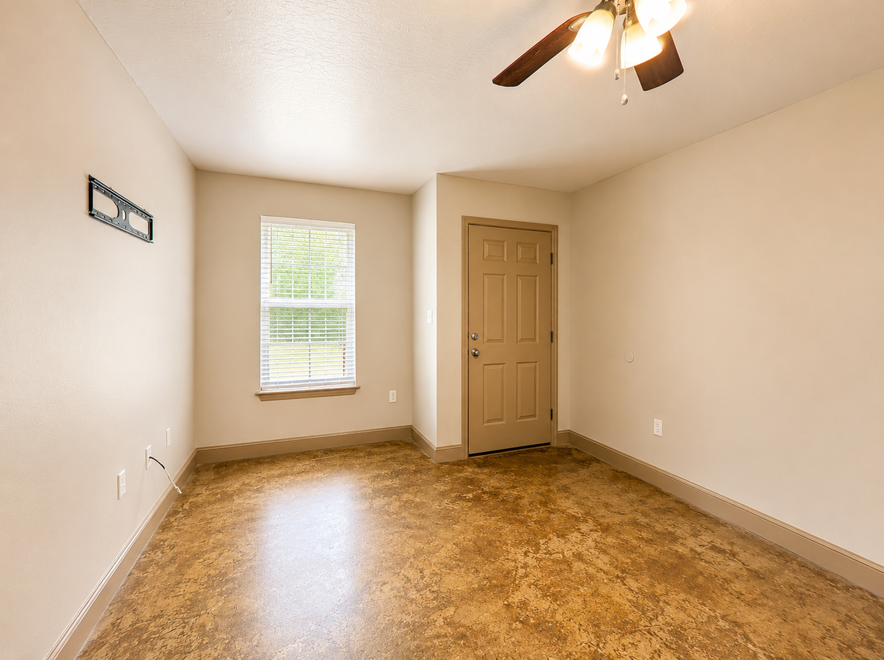 10 Nwr Ln #D - Photo 2 of 12